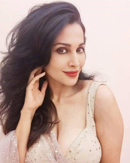 flora saini