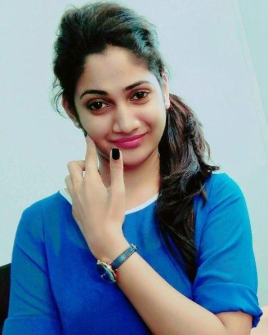 Losliya Mariyanesan 8 losliya mariyanesan