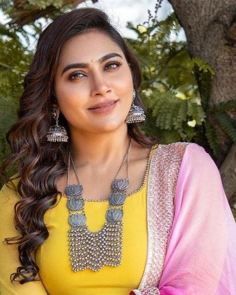 myna nandhini