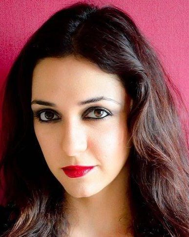nauheed cyrusi