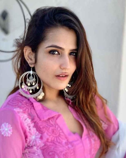 Riya Kishanchandani 8 riya kishanchandani