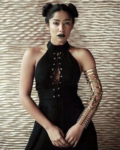 santoshi shetty