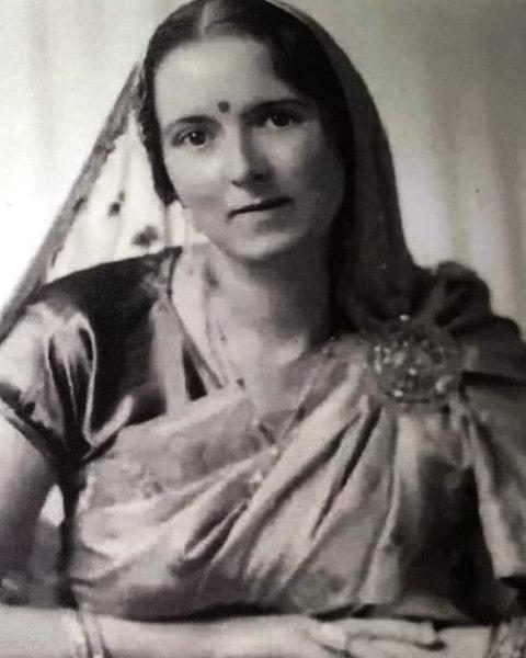 Savitri Khanolkar 13 savitri khanolkar