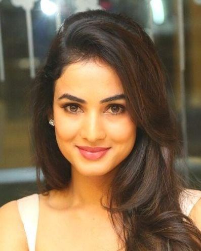 Sonal Chauhan 12 sonal chauhan