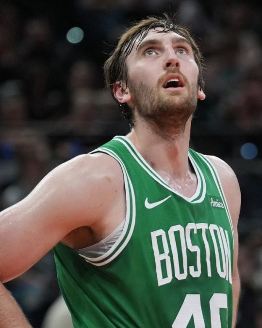 Luke Kornet 8 luke kornet 1776820026
