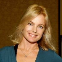 Erika Eleniak