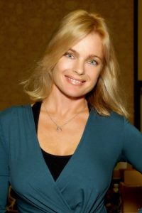 erika eleniak 1787915204