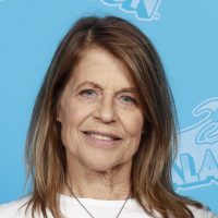 linda hamilton 1788048452