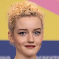julia garner 1789433288