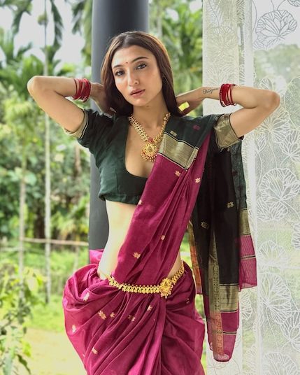 Oviya Darnal 8 oviya darnal 1788241690
