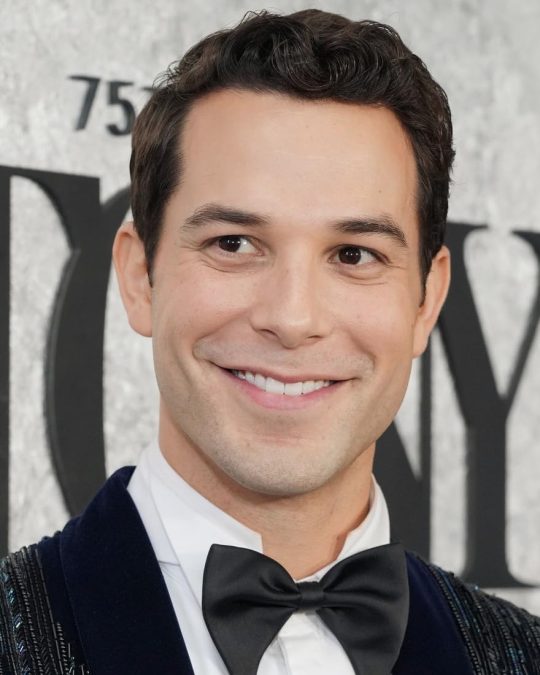 skylar astin 1789814856