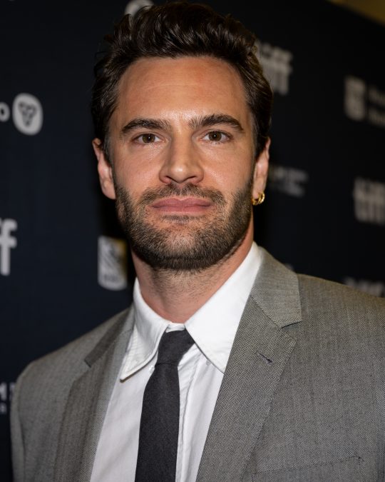 tom bateman 1790160485